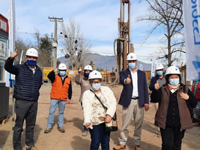 Seremi de Obras Públicas y gerente ESSBIO visitan obras de construcción de pozos para garantizar disponibilidad de agua en zonas urbanas