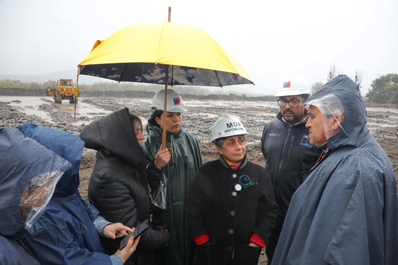 Ministra del MOP, Jessica López, supervisa obras de emergencia para prevenir nuevos desbordes del Río Cachapoal