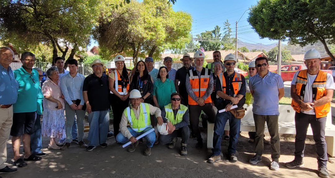 SEREMI DE OBRAS PÚBLICAS SE REÚNE CON VECINOS DE LA CARRETERA EL COBRE